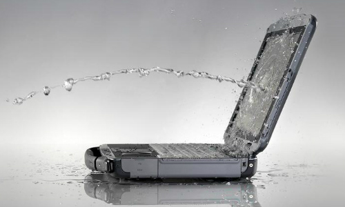 water-splash-laptop-damage water-splash-laptop-damage