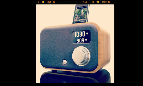 Vers-bamboo-stereo-alarm-clock-for-ipod