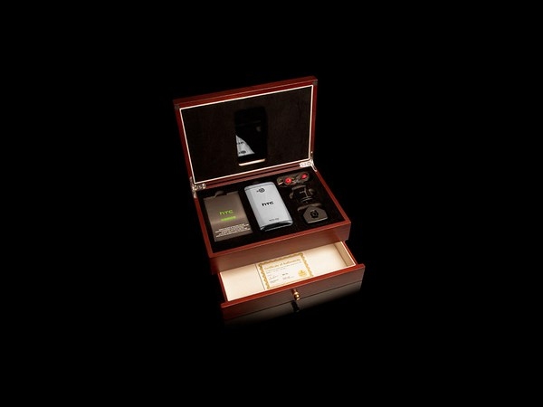 HTC One gold-plated edition