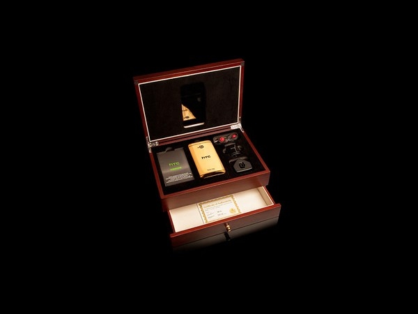 HTC One gold-plated edition