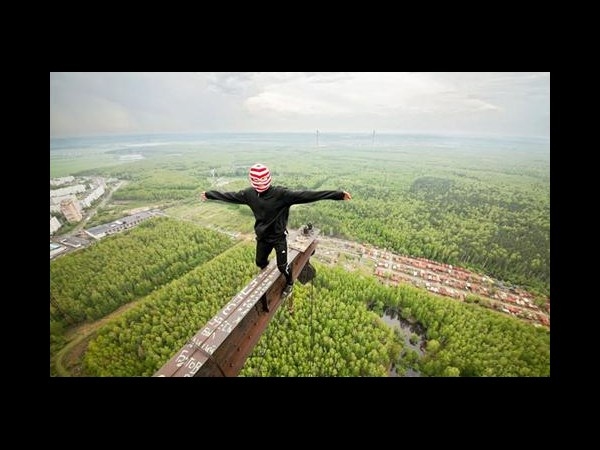Heart stopping Photos of Russian Daredevils