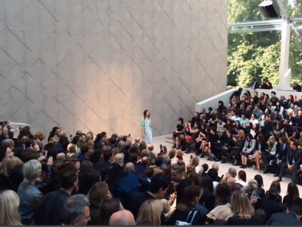 Burberry fashion show shot entirely with iPhone 5s