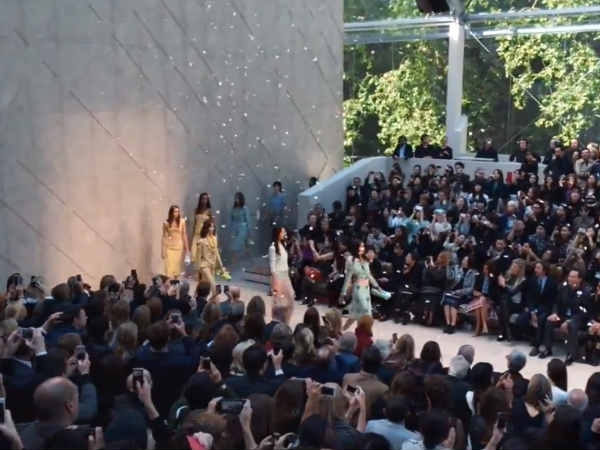 Burberry fashion show shot entirely with iPhone 5s