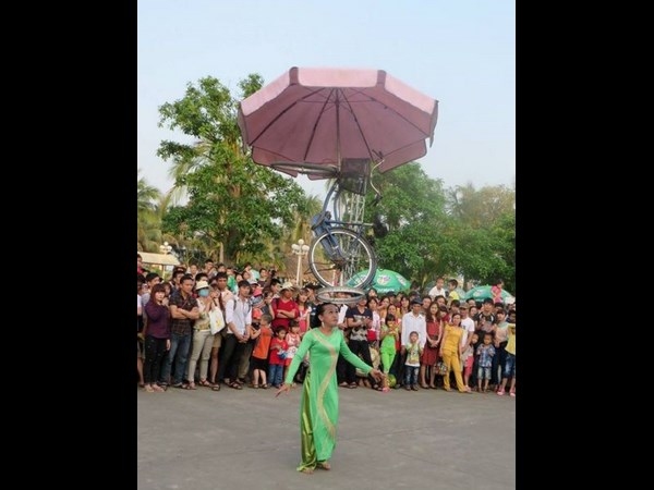 पेट कि खतिर कुछ भी करना पड़ता है
