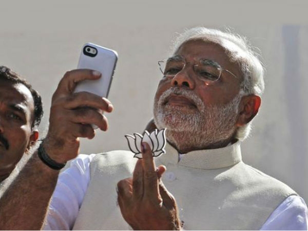 पीएम मोदी और उनकी फेमस सेल्फीज..!