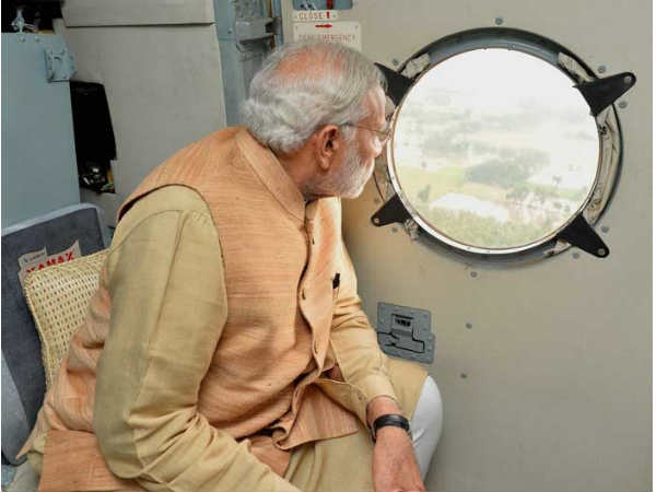 मोदी के चेन्नई हवाई दौरे की फोटो शॉप तसवीरें..!