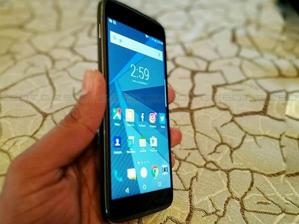 ब्लैकबेरी स्मार्टफोन DTEK50