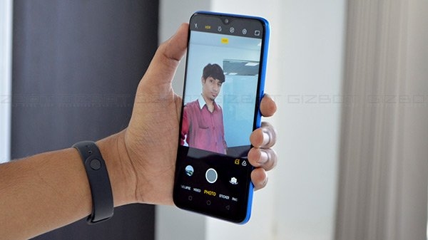 25 मेगापिक्सल का फ्रंट कैमरा