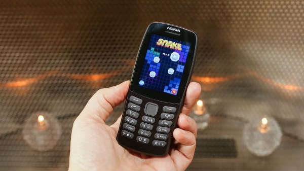फीचर फोन Nokia 210