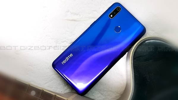 Realme 3 प्रो डिज़ाइन