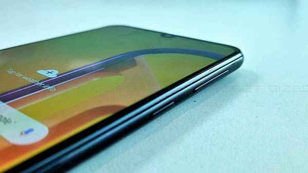 इस फोन का सेल्फी कैमरा और बैटरी सेटअप