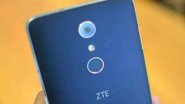 ZTE Axon 30