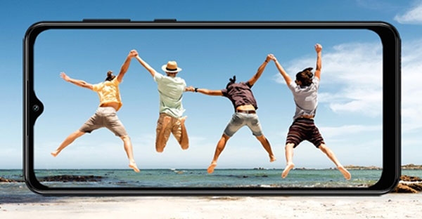 Samsung Galaxy M12 भारत में हुआ लॉन्च, 6000 mAh बैटरी और 4 कैमरों वाला बजट फोन Samsung Galaxy M12 भारत में हुआ लॉन्च, 6000 mAh बैटरी और 4 कैमरों वाला बजट फोन
