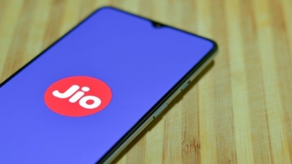 Reliance Jio को लगा झटका, 1.9 करोड़ यूजर्स ने छोड़ा साथ, Airtel को हुआ फायदा Reliance Jio को लगा झटका, 1.9 करोड़ यूजर्स ने छोड़ा साथ, Airtel को हुआ फायदा