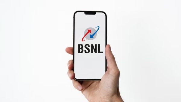 BSNL ने पेश किए 2 नए धाँसू प्रीपेड प्लान्स, मिलता है डेली 2GB डेटा और ये लाभ BSNL ने पेश किए 2 नए धाँसू प्रीपेड प्लान्स, मिलता है डेली 2GB डेटा और ये लाभ