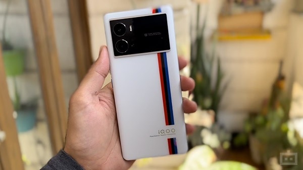 iQOO 10 Pro : भारत में कीमत और कलर