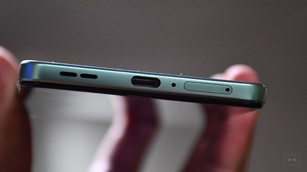 Poco F4 5G Review : कनेक्टिविटी और कीमत