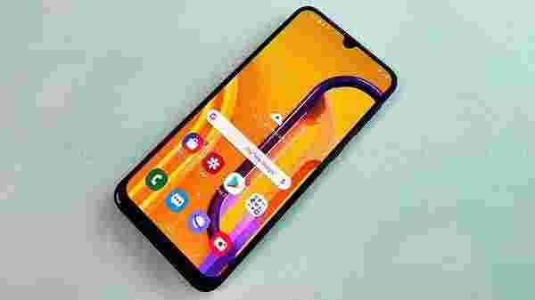 एक बड़ी 5,000mAh की बैटरी